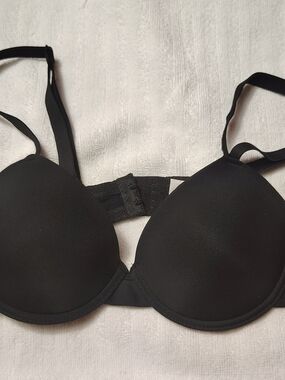 Everyday Black Push-Up Bra with Smooth Molded Cups